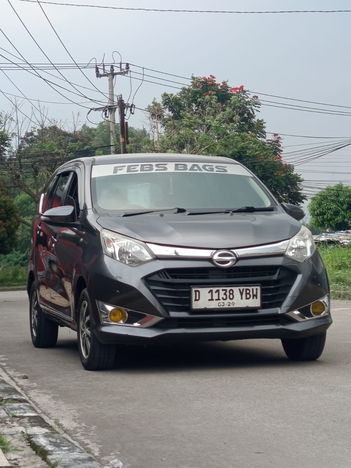 Daihatsu Sigra r deluxe mt