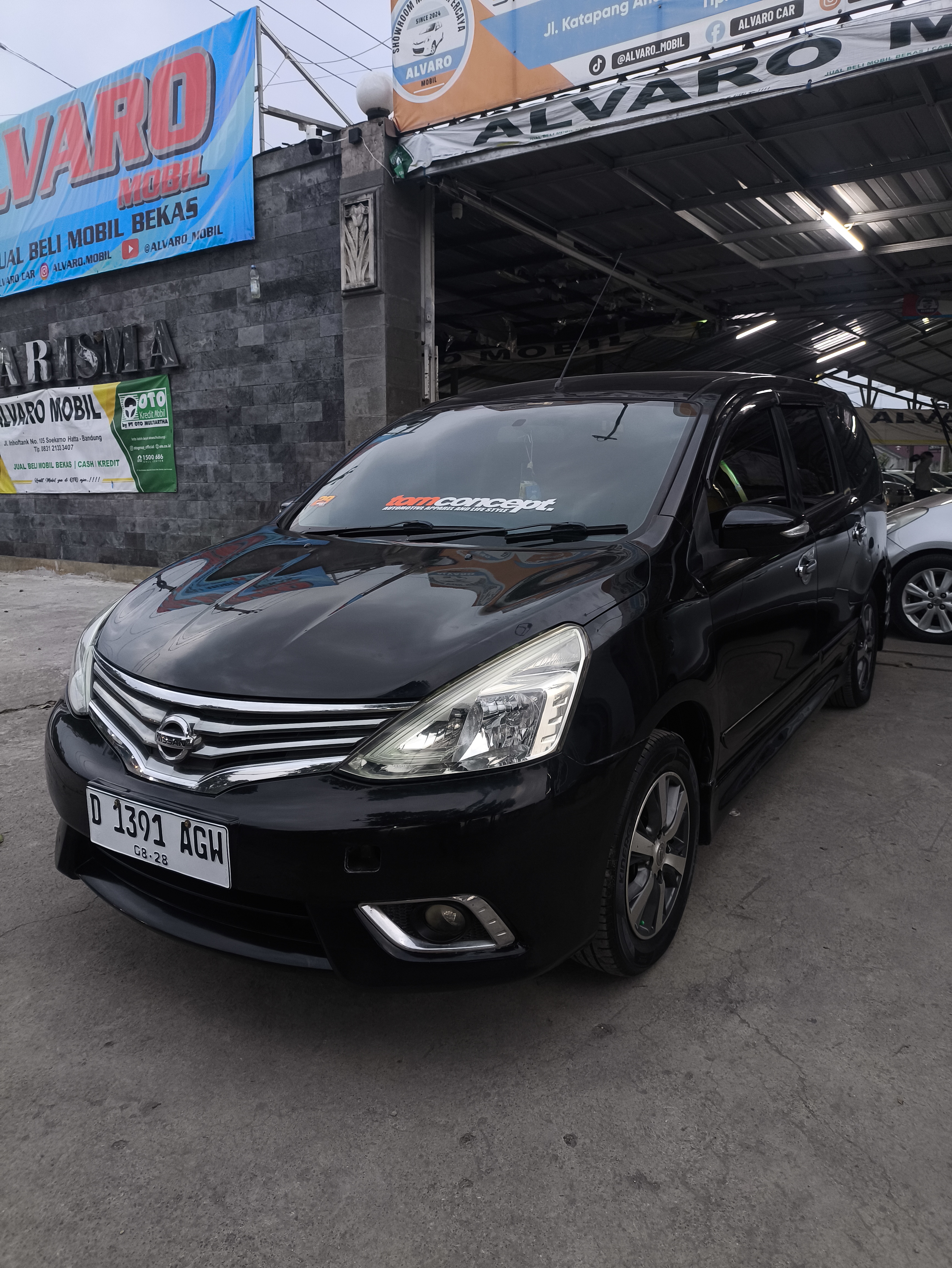 Nissan GRAND LIVINA XV AT